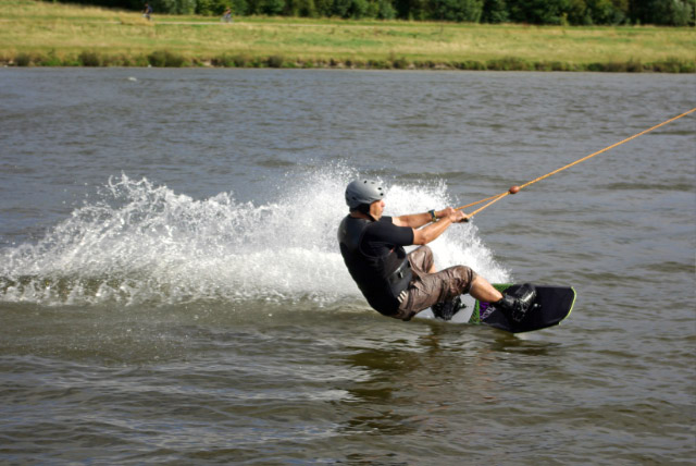 The cable skiing area